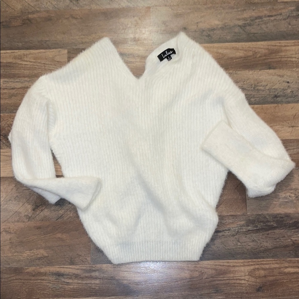 Lulus White V-Neck Sweater with open back size Small